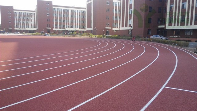 塑膠跑道與塑膠球場施工常見問題解答？