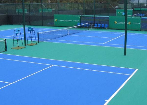 玉環(huán)市硅pu球場材料，這種材料不僅十分經(jīng)濟(jì)，而且還很環(huán)保，不僅受到管理方的喜歡，也受到了廣大運(yùn)動愛好者的好評。那在日常管理過程中應(yīng)該如何保養(yǎng)和維護(hù)硅pu球場呢？